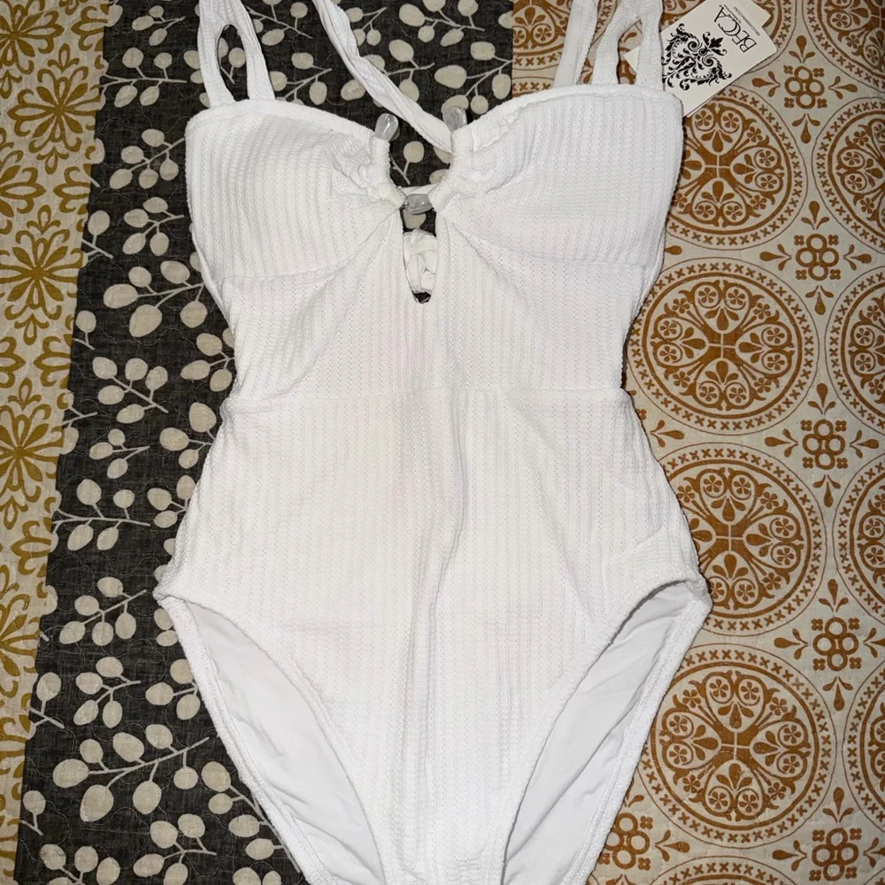 BECCA White Textured One Piece Swimsuit - Picture 3 of 5